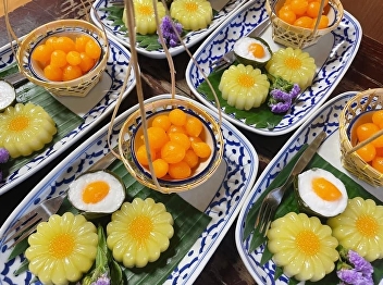 Thai dessert Contact: Khun Nam, Khun
Nong Tel.: 0-2160-1419 0-2160-1480
Salesperson, Suan Sunandha Palace Hotel