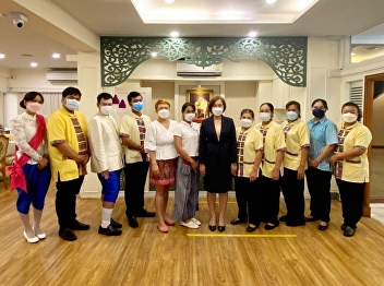 The Bureau of Assets and Income
encouraged the personnel to dress Thai
fabric every Fridays.