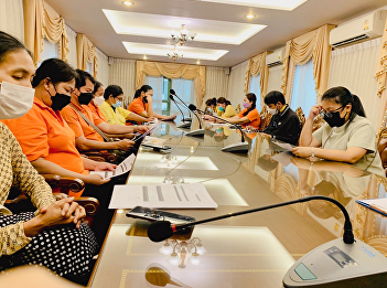 Administrators and staff of the Food and
Beverage Production Dept. attended the
meeting of the Rental Space Dept.
personnel at Ruen Rim Nam Meeting Room