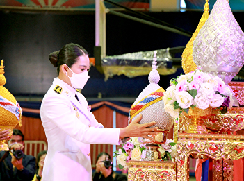 Dr. Kaenpetch Saranonthawat, Director of
the Bureau of Assets and Income assigned
Ms. Narumon Chomchom, Deputy Dean of
Business Development and Cost Control to
attend the blessing ceremonmy on the
auspicious occasion of Her Majesty Queen
Suthida Bajrasud