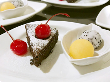 Subdivision of business, Suan sunandha
palace hotel, Bureau of assets and
income are honored in snack arranging of
meetings in July 2022