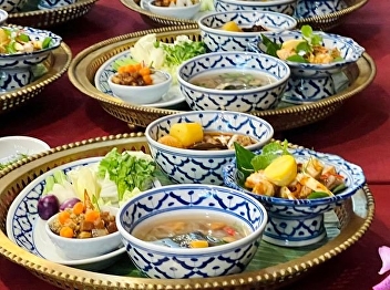 Subdivision of business, Suan sunandha
palace hotel, Bureau of asset and income
are honored to royal cuisine arrangement
in welcoming party for Ms. Marisa
Chearavanont and entourages at Supannika
meeting room, 2nd Floor, Suan sunandha
palace hotel