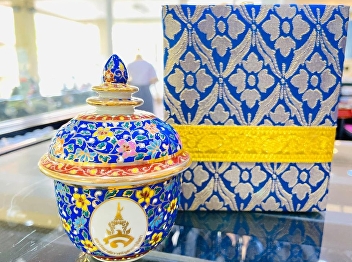 Subdivision of Business multimedia for
education sell 2 inch Bencharong jar for
590.- baht