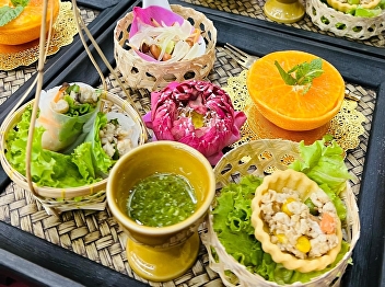 Subdivision of Business Suan sunandha
palace hotel is honored from Collage of
innovation and management Suan suanadha
rajabhat university in welcome snack
arrangement for adjunct professor Dr.
Anek Laothamatas Minister of Higher
Education, Science, Resear