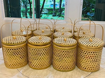 Subdivision of business, Suan sunandha
palace hotel thank every customers in
trust of meal in chalom set preparing to
monks of Paknam Phasi Charoen temple,
Bangkok