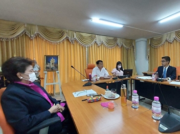 Discussing with Alumni Association