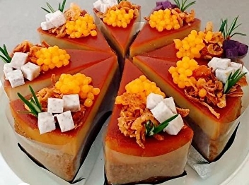 Kaew Jaow Jom presented “Cake Mor Geang
Perg” Thai Style Inter