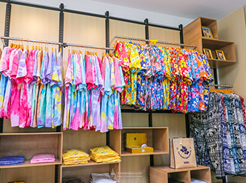 This Songkran has beautiful shirts,
stylish pants. For playing in the water