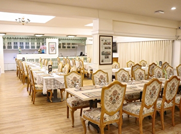 Invite all come and try the authentic
Royal Thai cuisine at Kaew Chao Chom